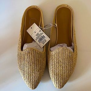 UNIVERSAL THREAD MULES